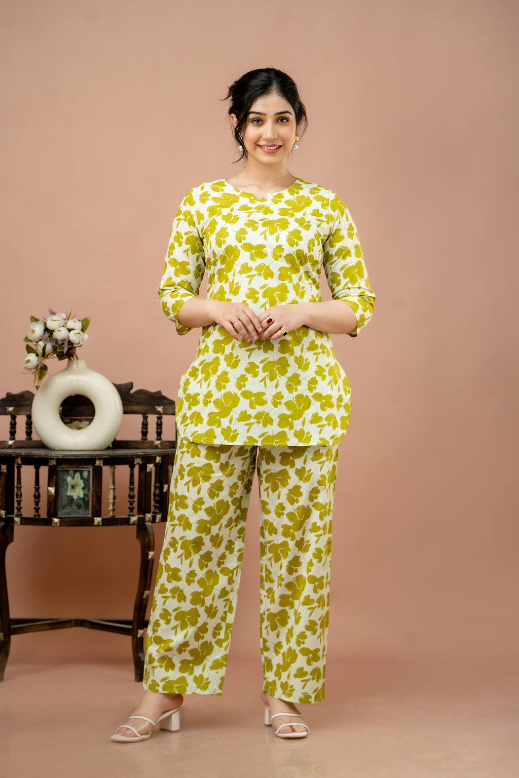 Women Parrot Floral Printed Co-Ord Set