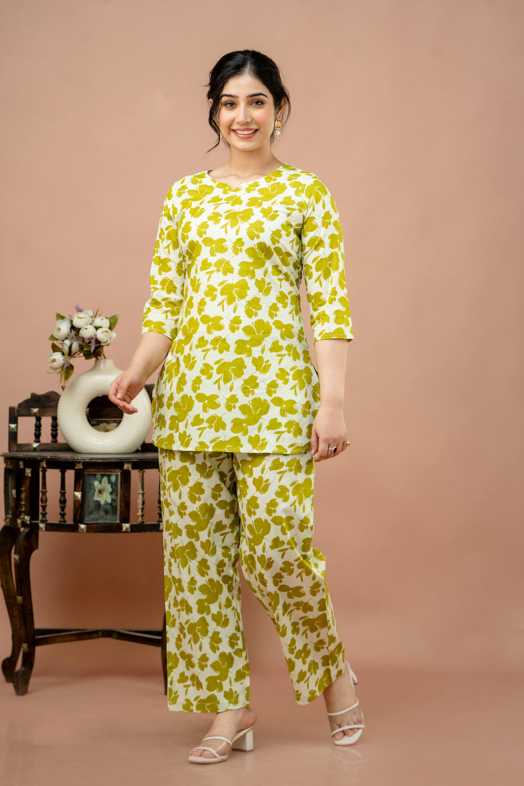 Women Parrot Floral Printed Co-Ord Set