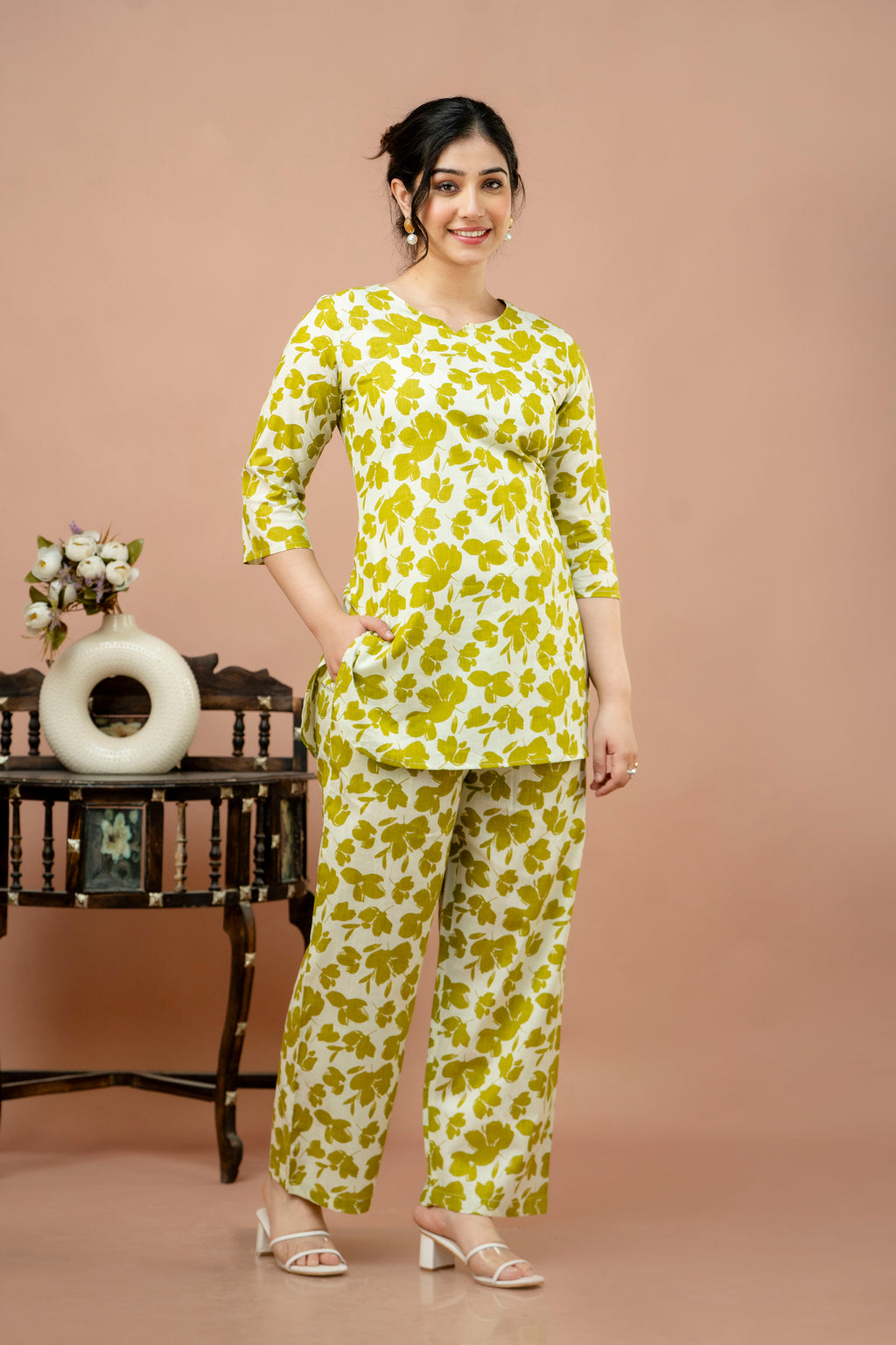 Women Parrot Floral Printed Co-Ord Set