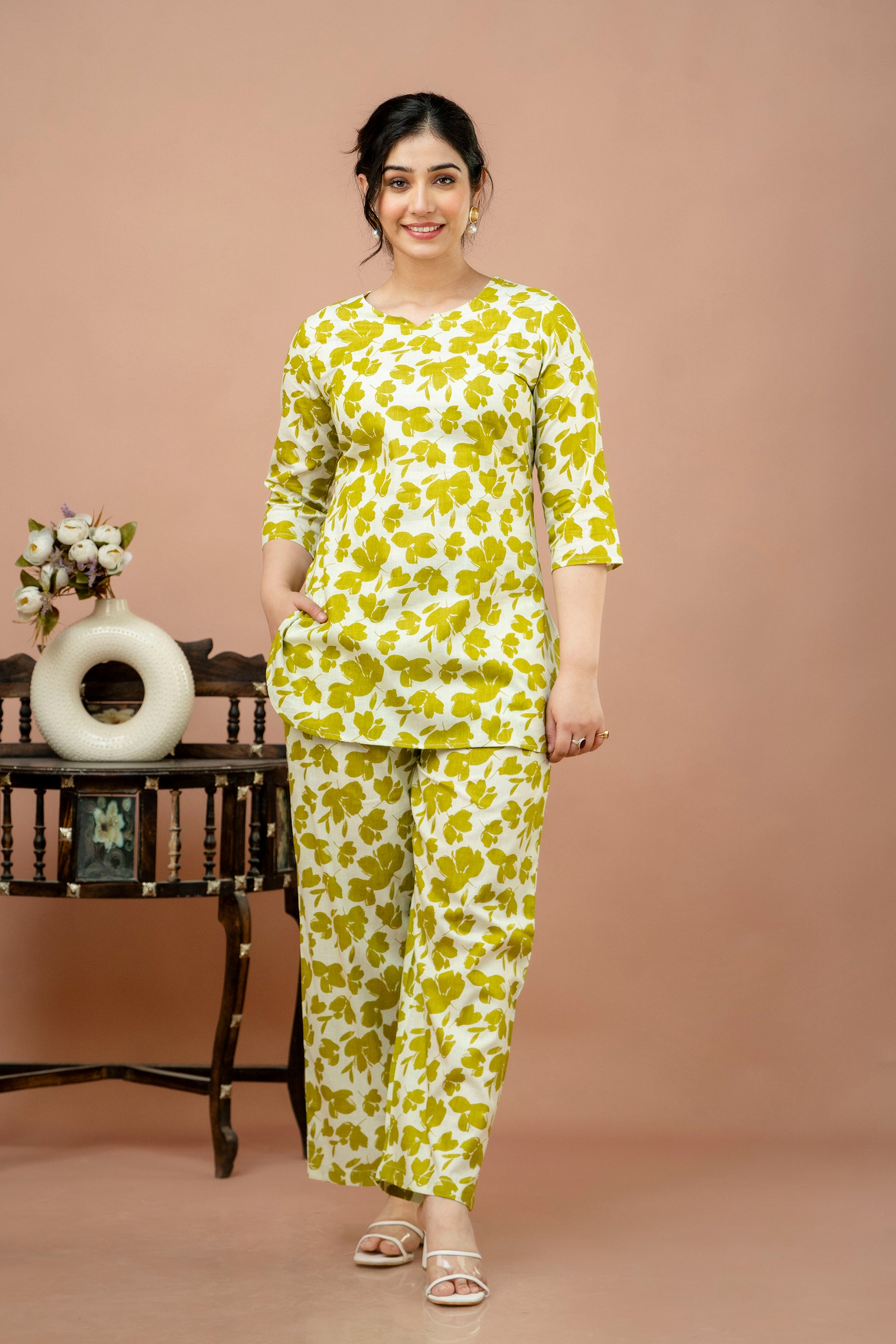 Women Parrot Floral Printed Co-Ord Set
